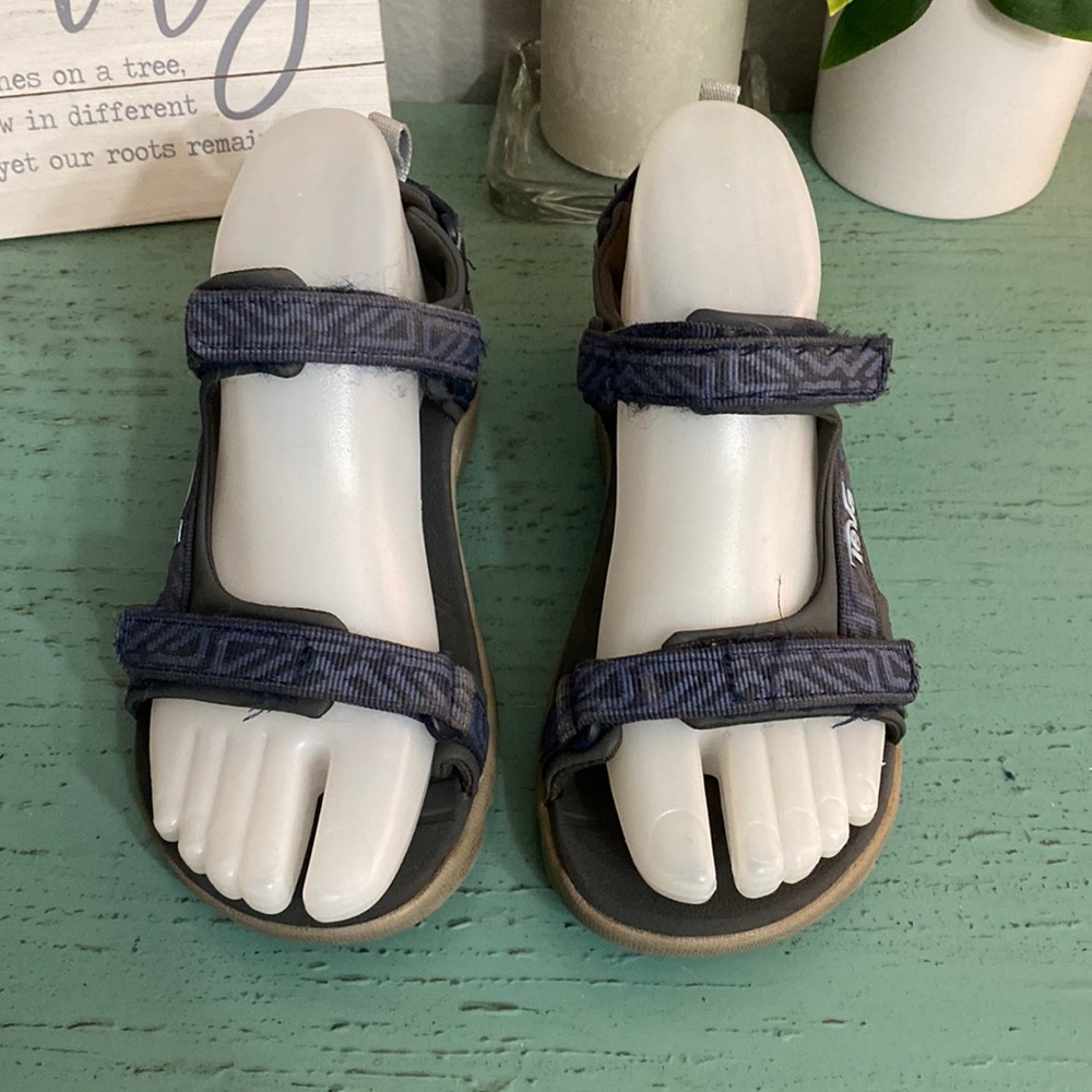 Little girl Teva sandals SZ 2